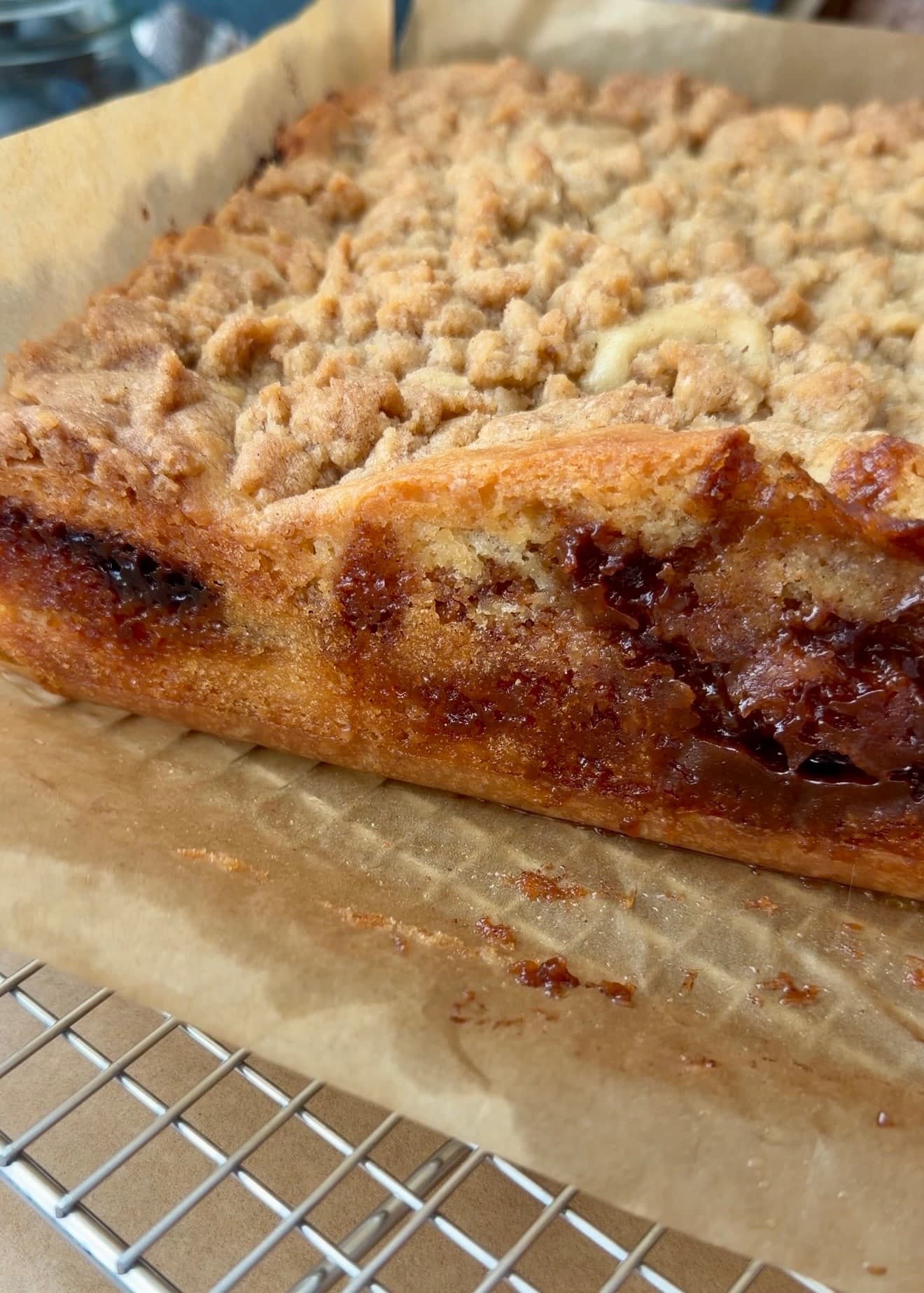 Close view of shiny dark cinnamon caramelization along the baked cake edge