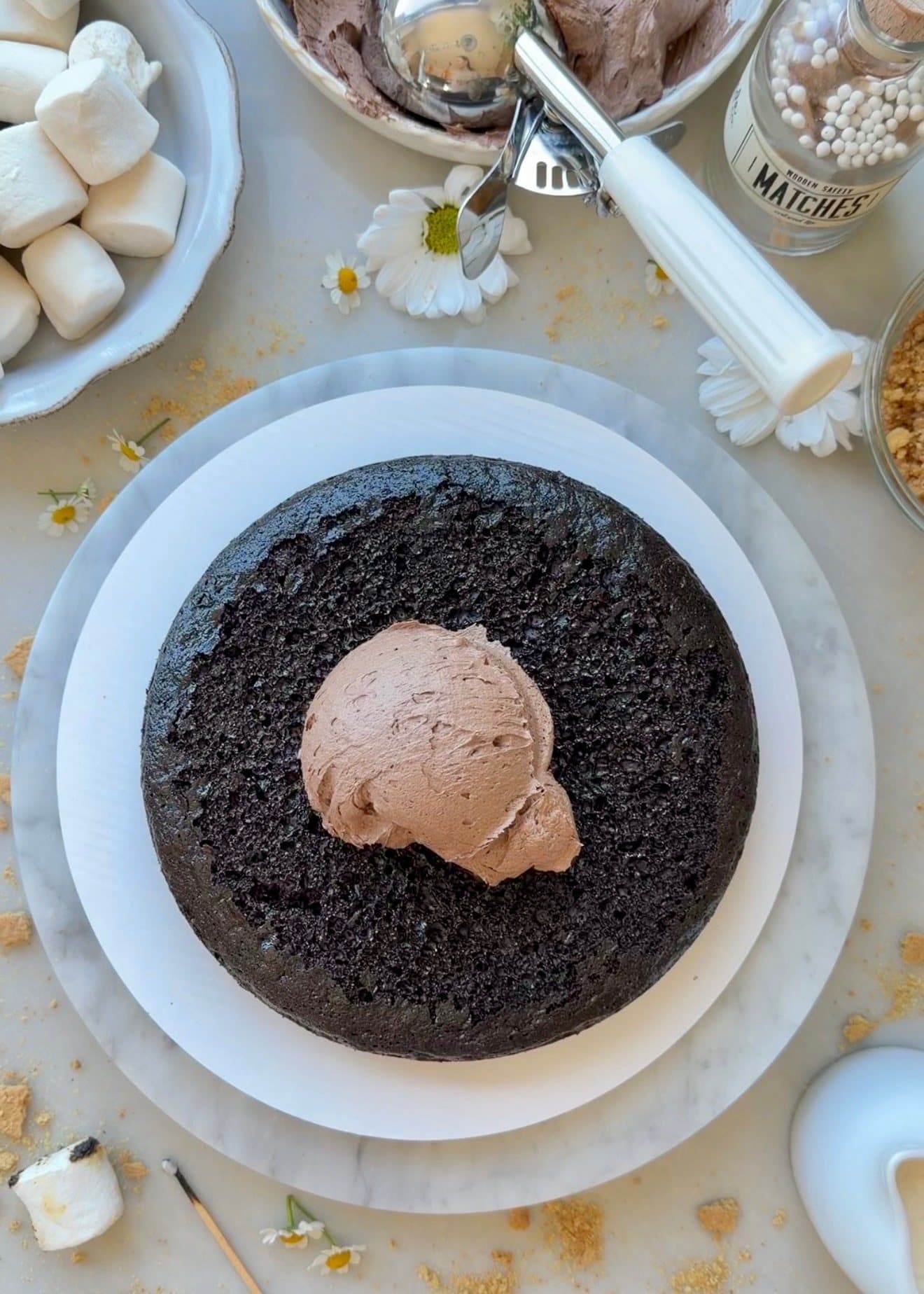 S’mores Lava Cake with Marshmallow Filling: first buttercream