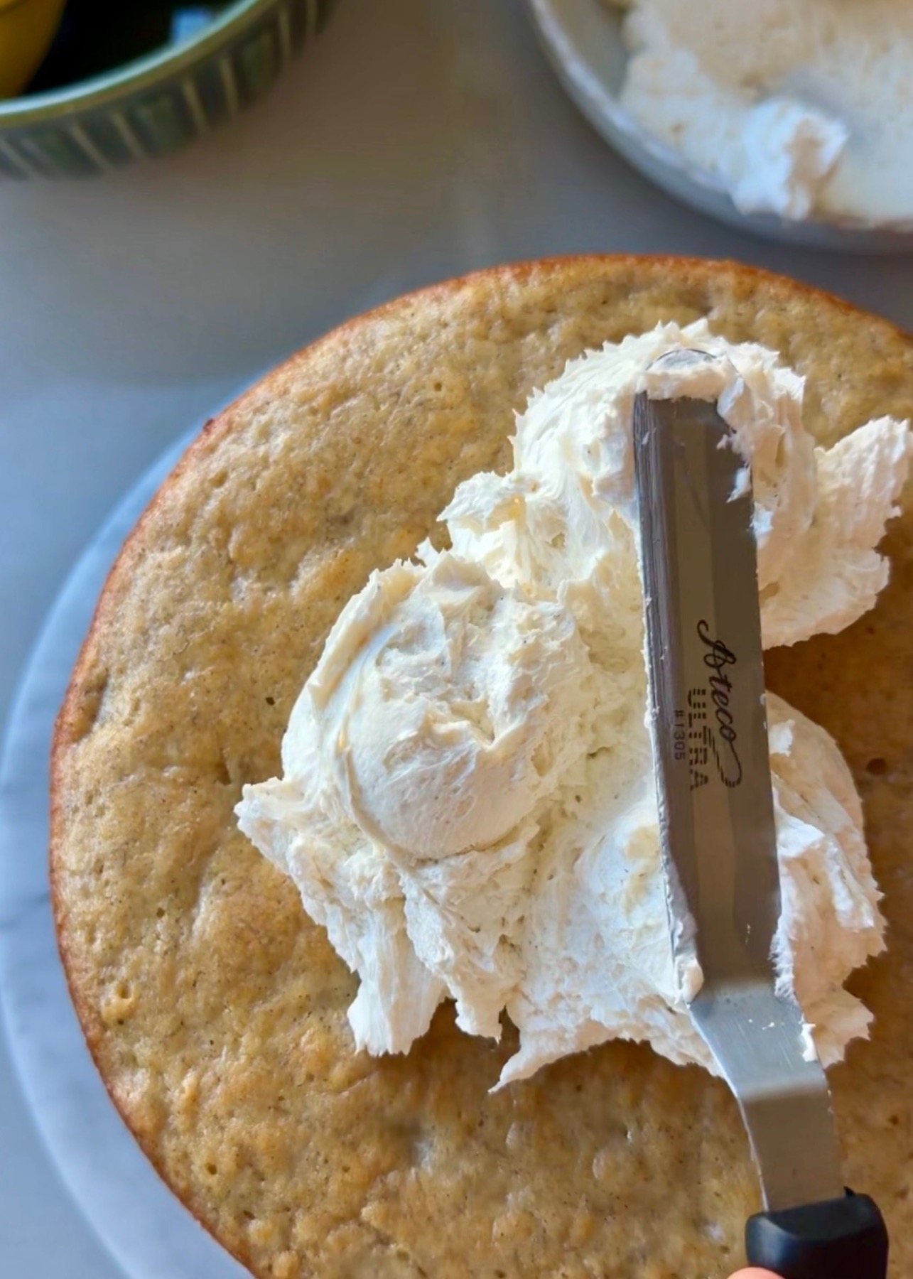 Banana Cinnamon Roll Lava Cake: frosting layer