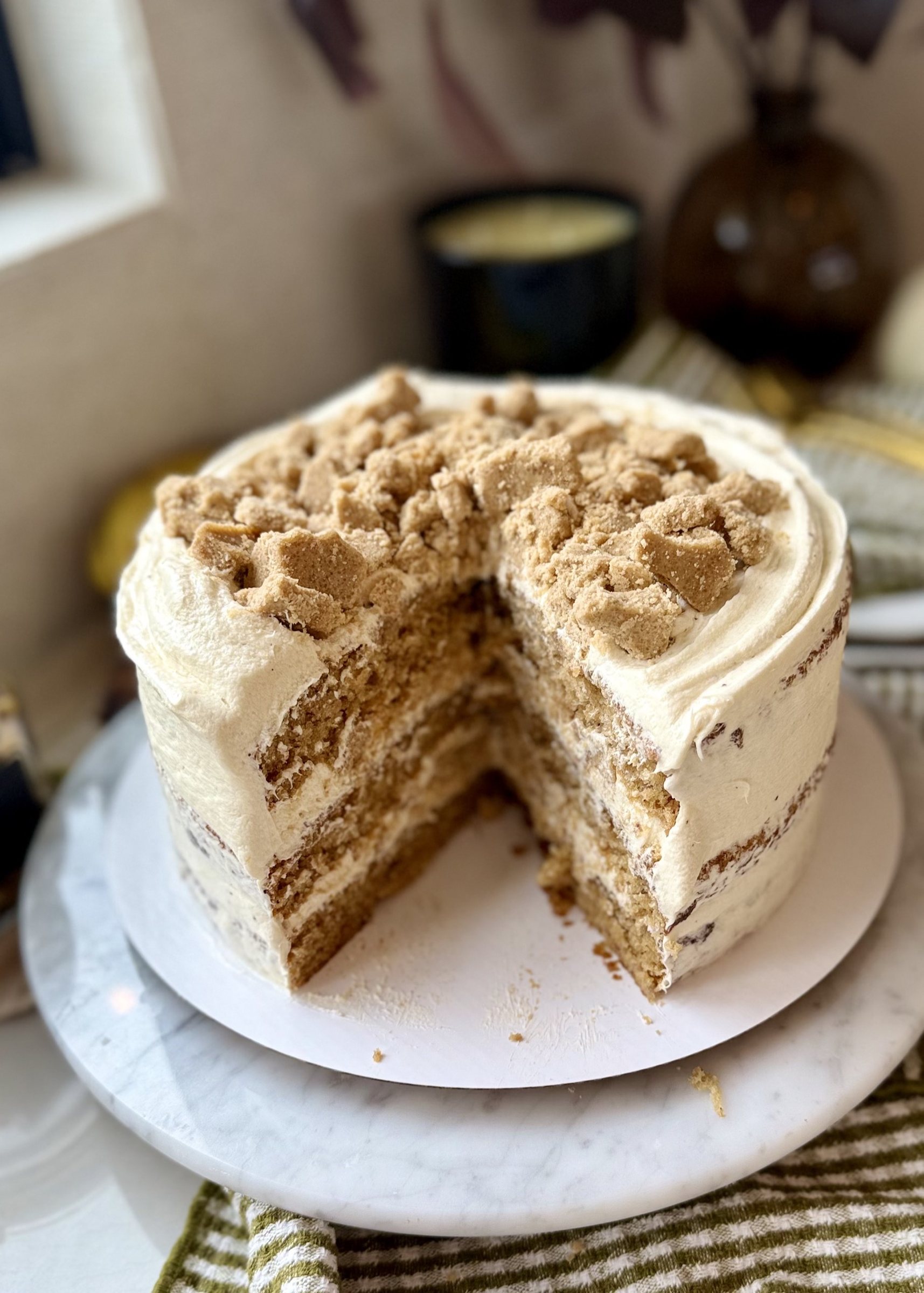 Banana & Graham Cracker Cookie Dough Cheesecake Cake: 06 finished cake