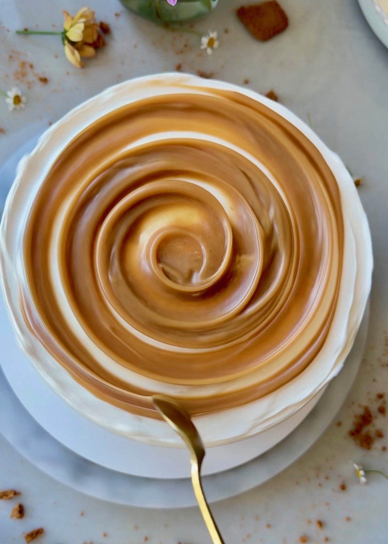 Biscoff Layer Cake: 04 finish top