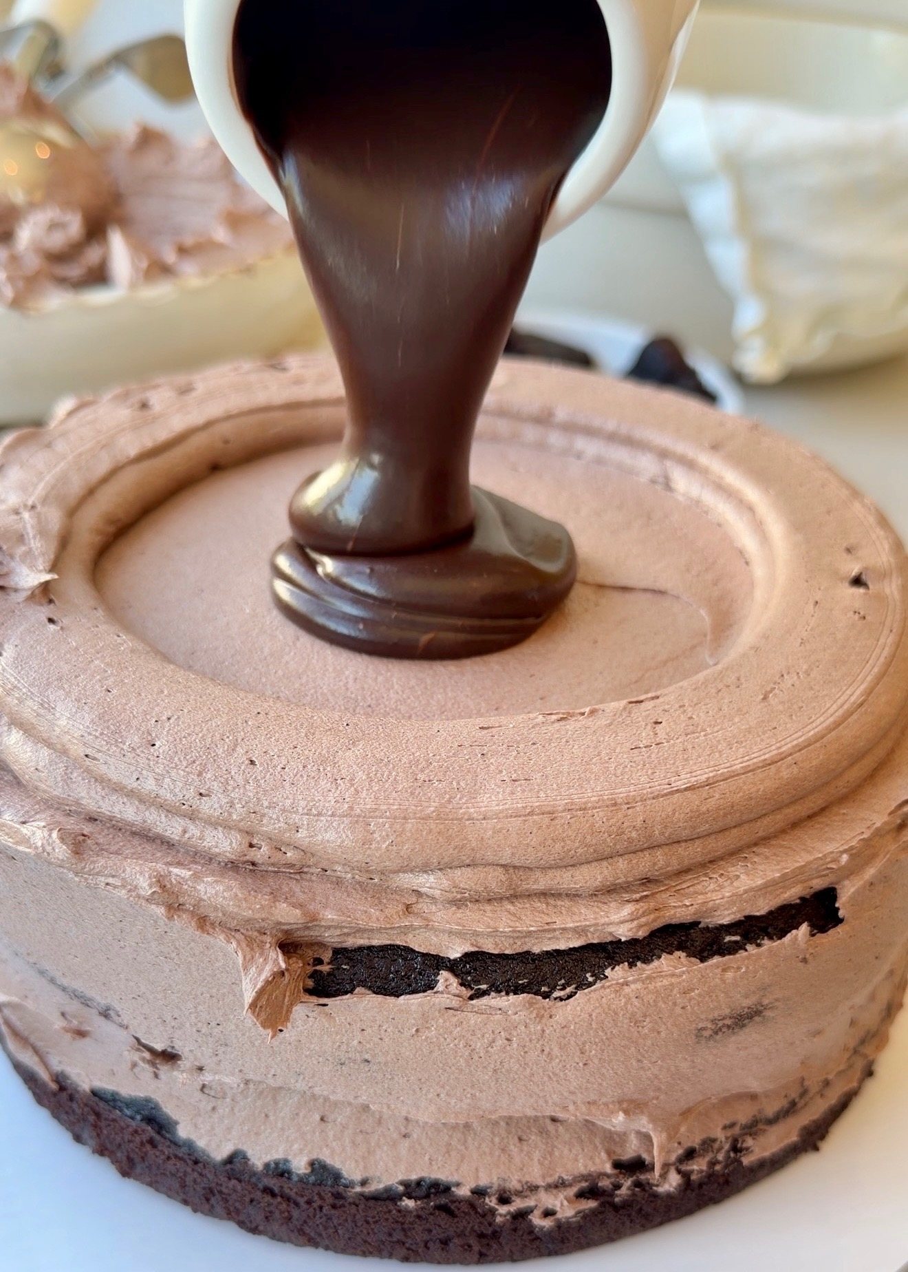 Brownie Lava Cake: lava pour close