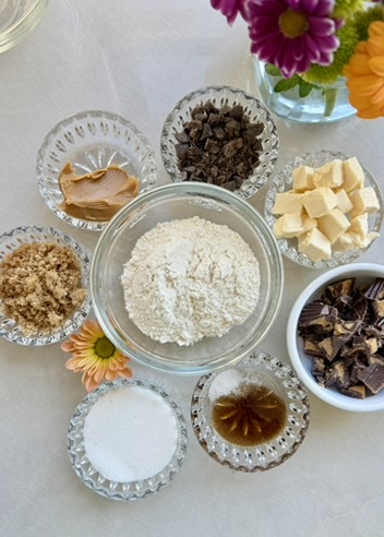 Chocolate Peanut Butter Cup Donut Loaf: streusel ingredients