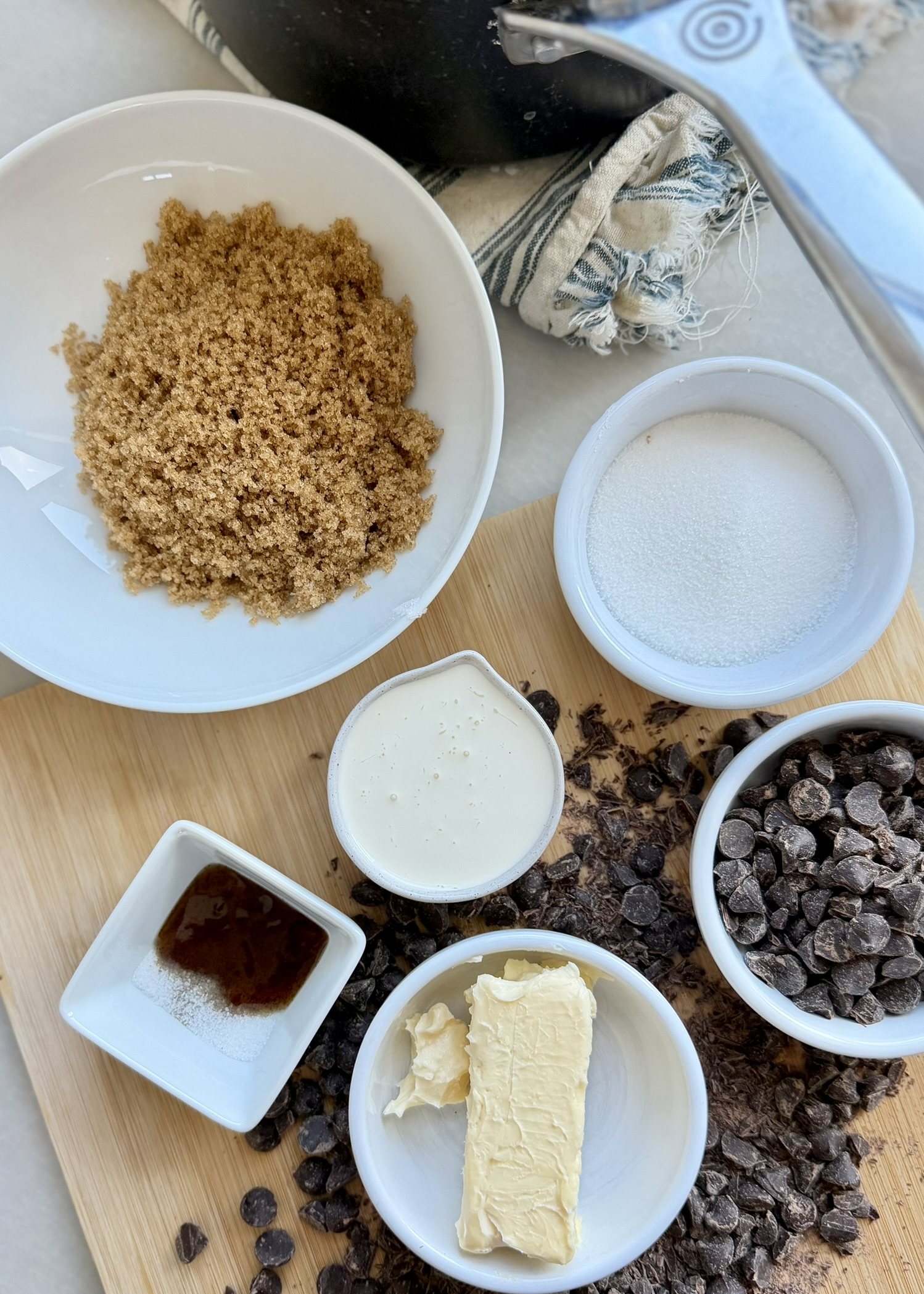 Cookie Dough Lava Cake: 64BE9091 E65B 4626 8739 E2A1DA5EB0CD 1 102 a