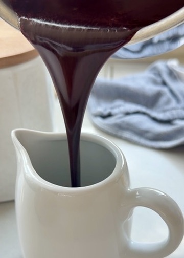 Red Velvet Lava Cake: lava pour