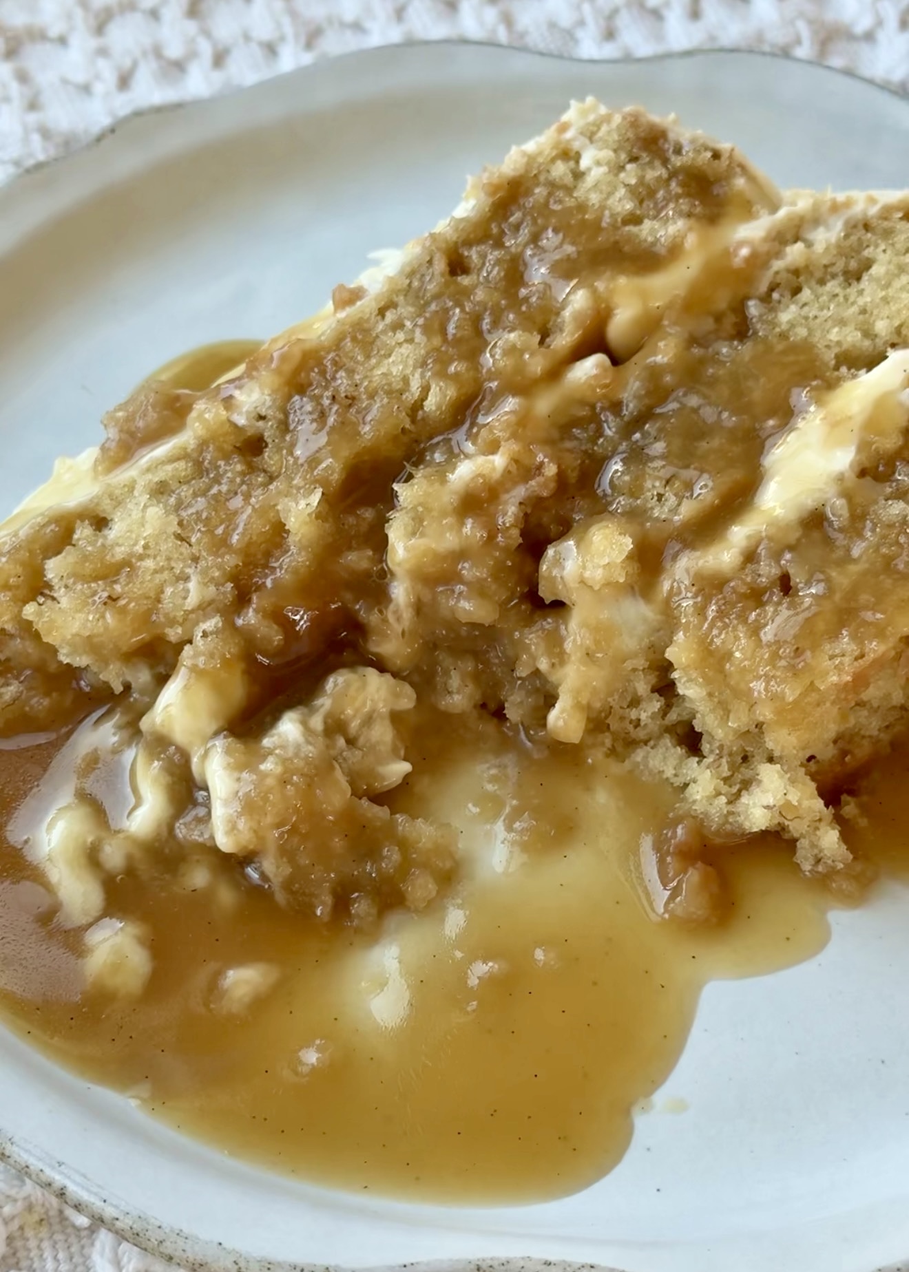 Close view of a banana cheesecake cake slice with caramel between the layers