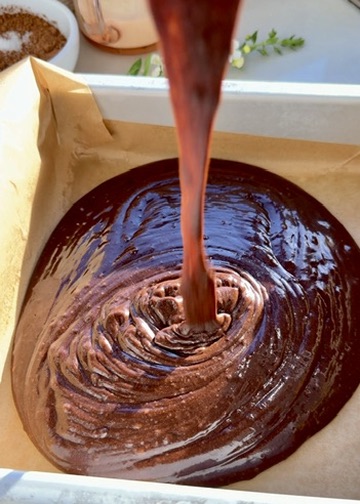 Warm Mocha Poke Cake: icing pour